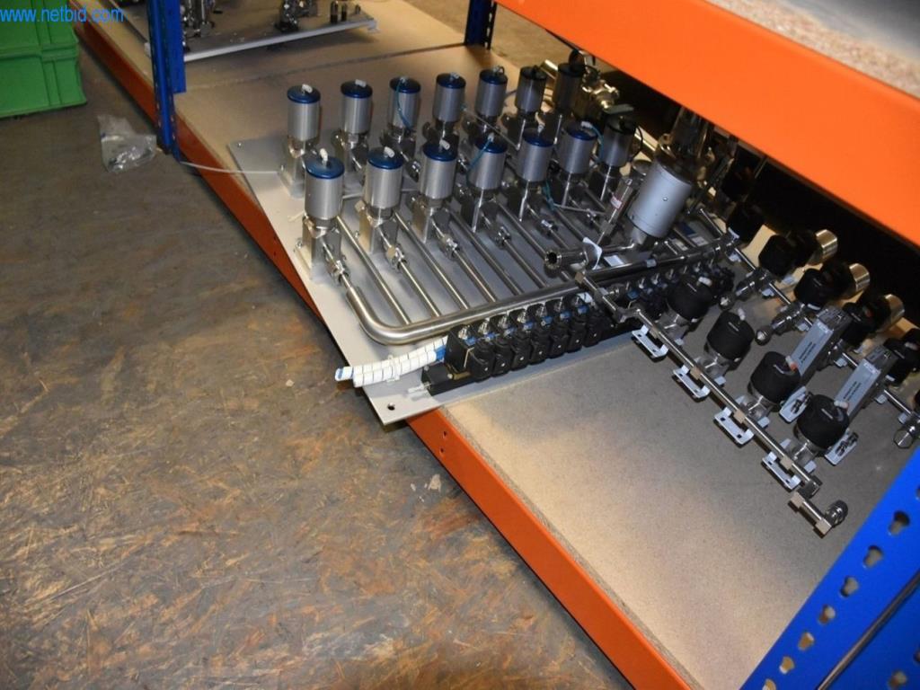 Obsežne zaloge vakuumskih črpalk, merilnih naprav, rezervnih delov in dodatne opreme-48