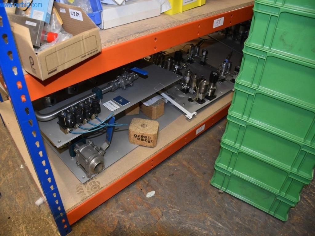 Obsežne zaloge vakuumskih črpalk, merilnih naprav, rezervnih delov in dodatne opreme-50