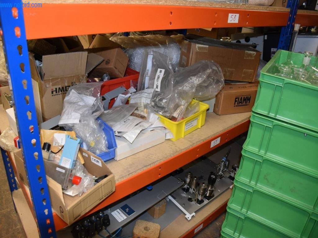 Obsežne zaloge vakuumskih črpalk, merilnih naprav, rezervnih delov in dodatne opreme-51