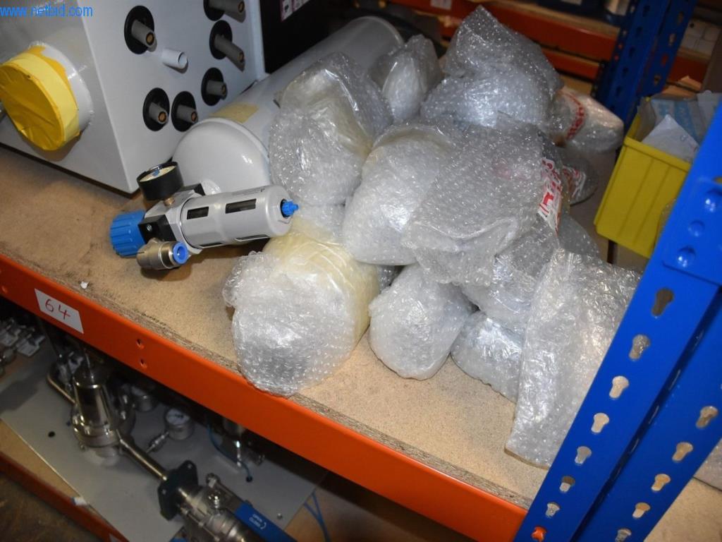 Obsežne zaloge vakuumskih črpalk, merilnih naprav, rezervnih delov in dodatne opreme-52