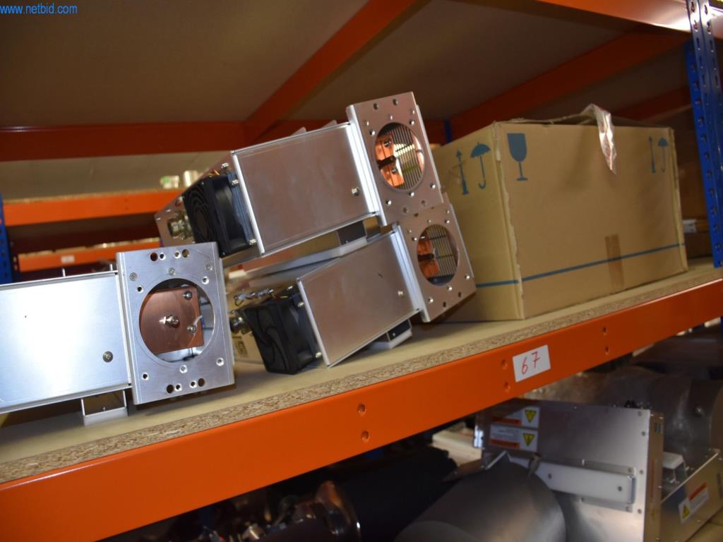 Obsežne zaloge vakuumskih črpalk, merilnih naprav, rezervnih delov in dodatne opreme-55