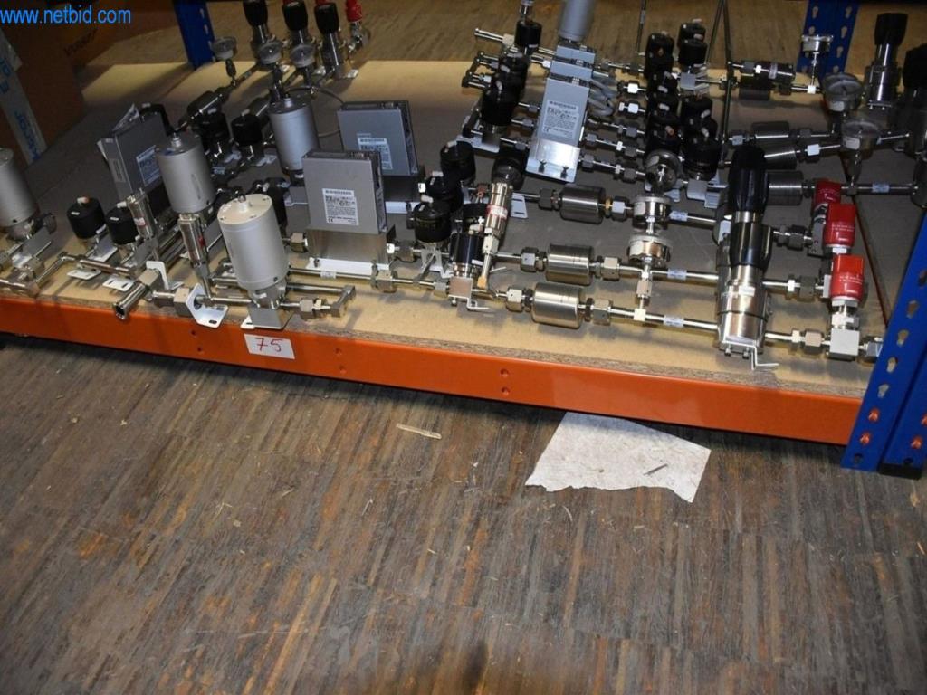 Obsežne zaloge vakuumskih črpalk, merilnih naprav, rezervnih delov in dodatne opreme-9