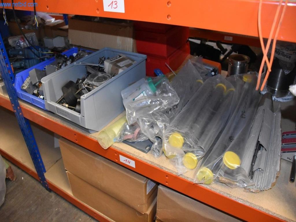 Obsežne zaloge vakuumskih črpalk, merilnih naprav, rezervnih delov in dodatne opreme-17