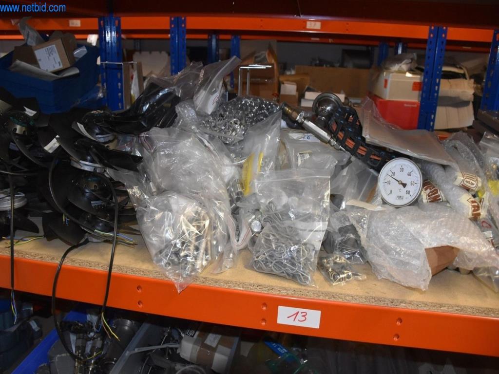 Obsežne zaloge vakuumskih črpalk, merilnih naprav, rezervnih delov in dodatne opreme-18