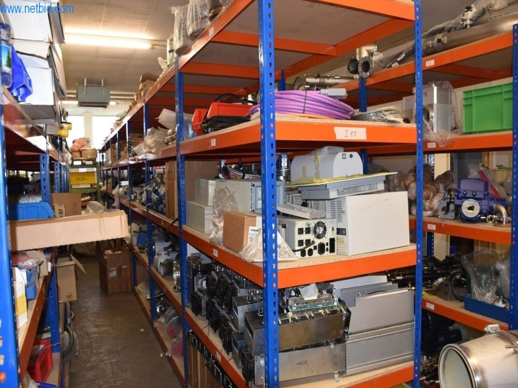 Obsežne zaloge vakuumskih črpalk, merilnih naprav, rezervnih delov in dodatne opreme-1