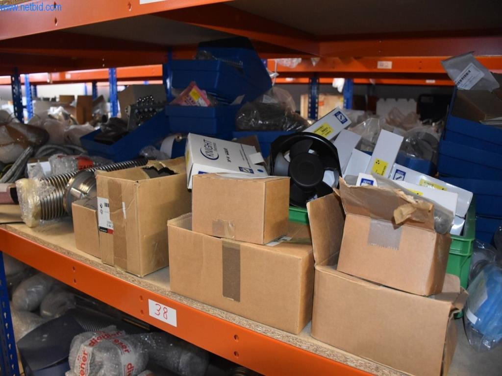 Obsežne zaloge vakuumskih črpalk, merilnih naprav, rezervnih delov in dodatne opreme-21