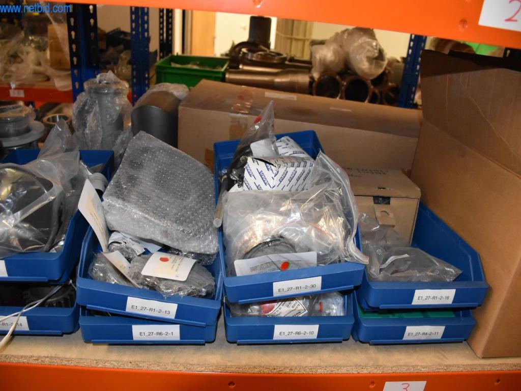 Obsežne zaloge vakuumskih črpalk, merilnih naprav, rezervnih delov in dodatne opreme-2