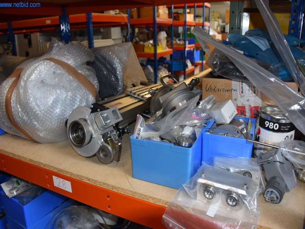 Obsežne zaloge vakuumskih črpalk, merilnih naprav, rezervnih delov in dodatne opreme-36