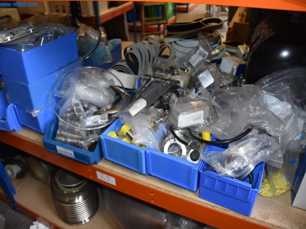 Obsežne zaloge vakuumskih črpalk, merilnih naprav, rezervnih delov in dodatne opreme-37