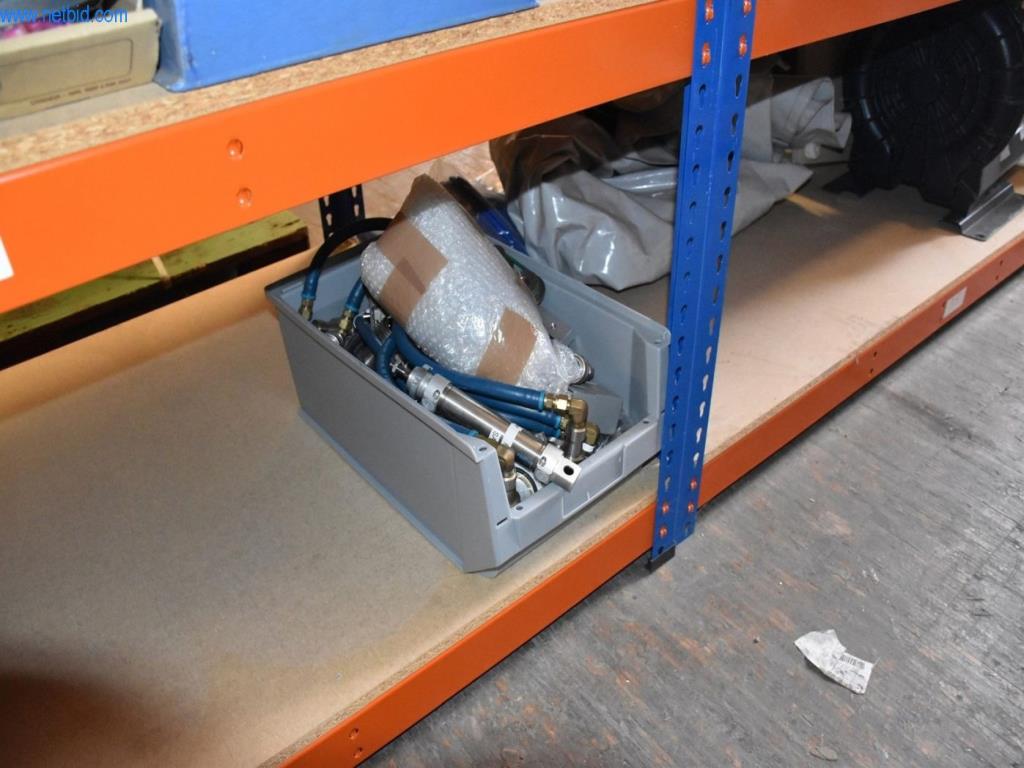 Obsežne zaloge vakuumskih črpalk, merilnih naprav, rezervnih delov in dodatne opreme-44