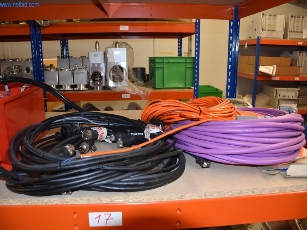 Obsežne zaloge vakuumskih črpalk, merilnih naprav, rezervnih delov in dodatne opreme-45