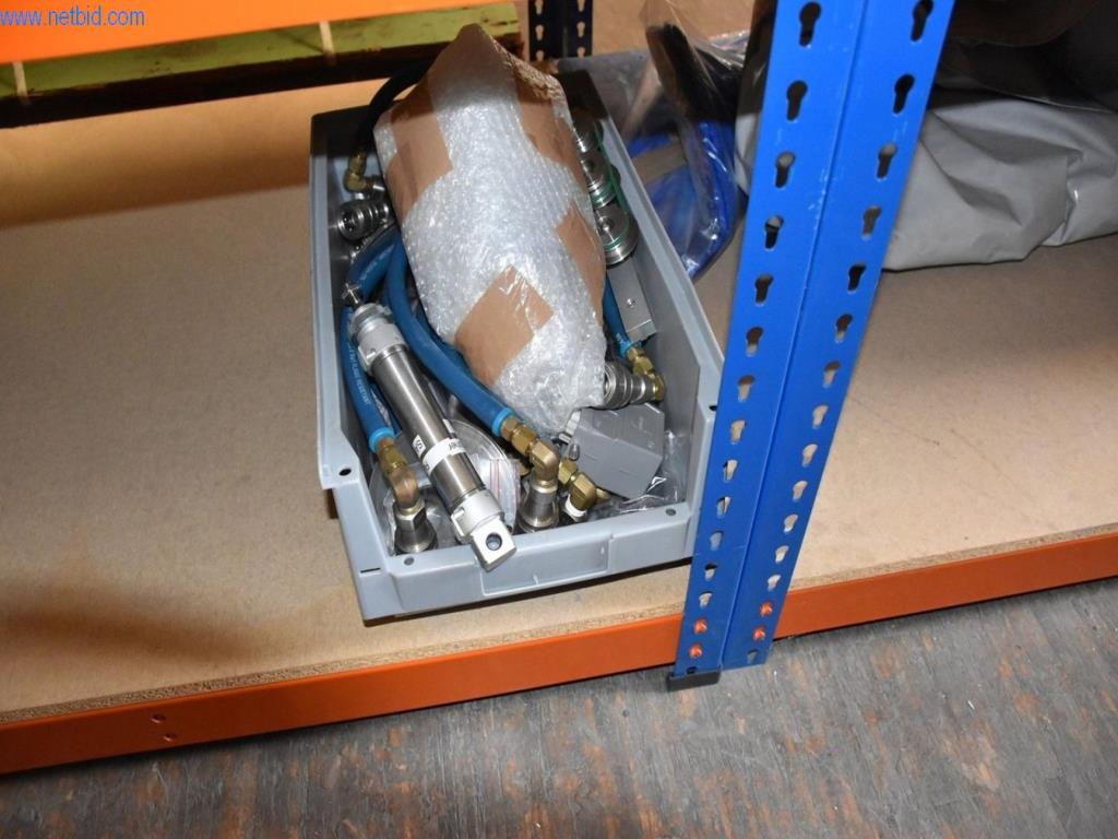 Obsežne zaloge vakuumskih črpalk, merilnih naprav, rezervnih delov in dodatne opreme-46