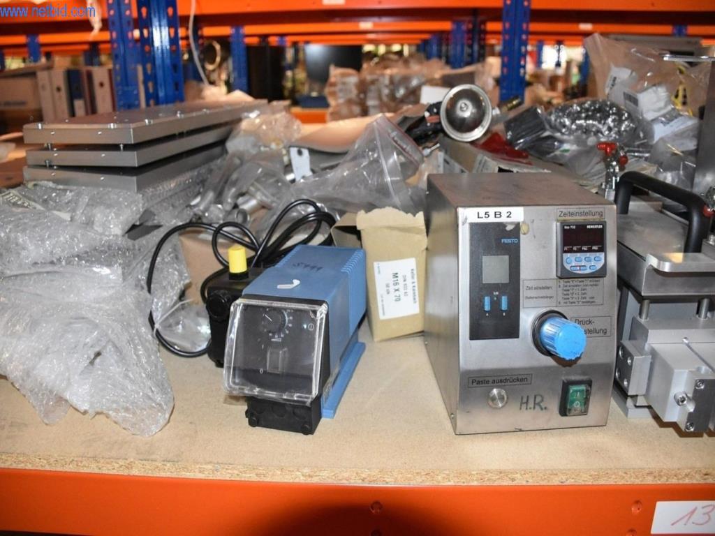 Obsežne zaloge vakuumskih črpalk, merilnih naprav, rezervnih delov in dodatne opreme-49