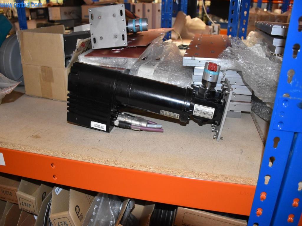 Obsežne zaloge vakuumskih črpalk, merilnih naprav, rezervnih delov in dodatne opreme-50