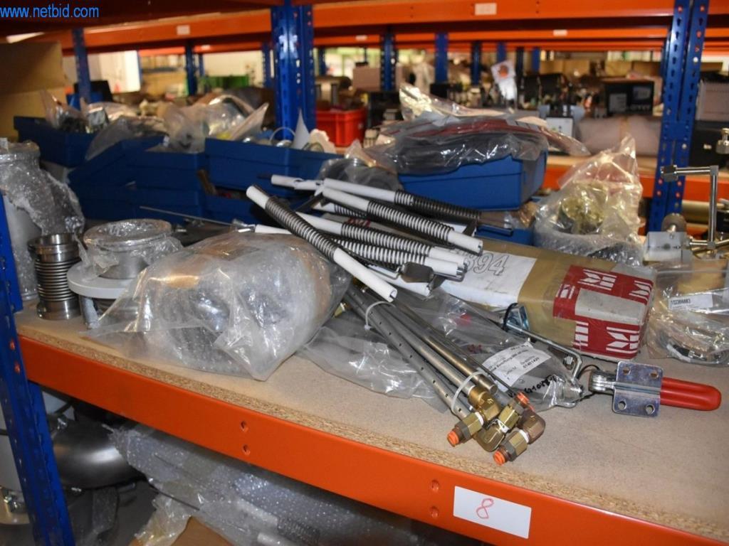 Obsežne zaloge vakuumskih črpalk, merilnih naprav, rezervnih delov in dodatne opreme-52