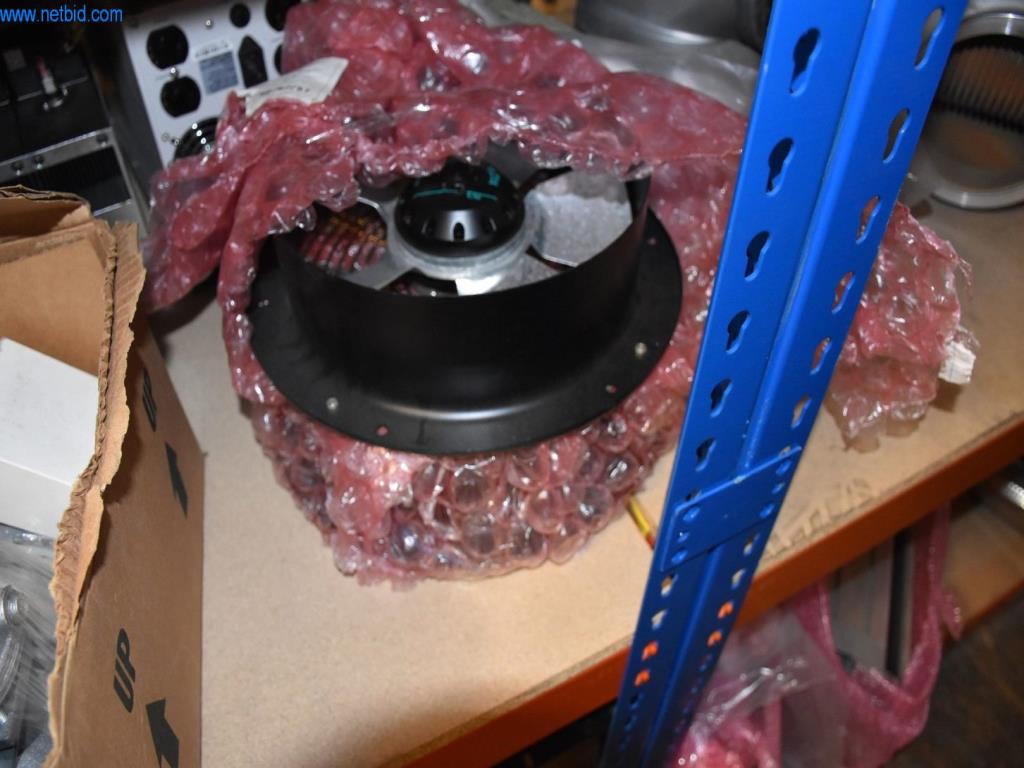 Obsežne zaloge vakuumskih črpalk, merilnih naprav, rezervnih delov in dodatne opreme-59