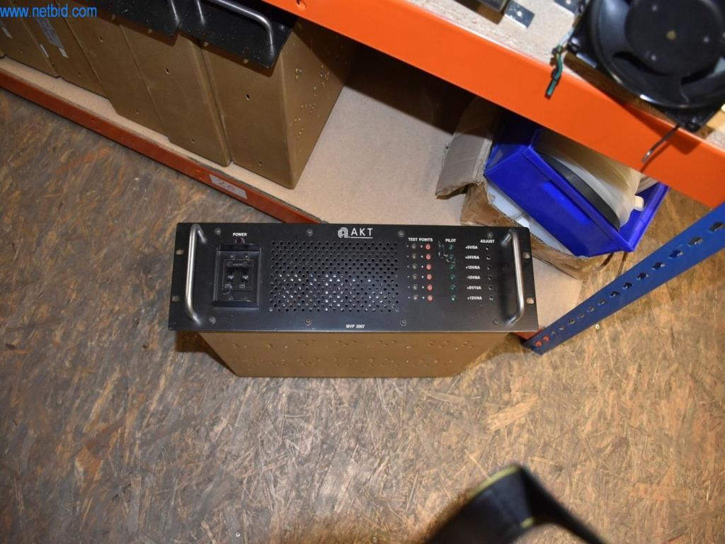 Obsežne zaloge vakuumskih črpalk, merilnih naprav, rezervnih delov in dodatne opreme-64