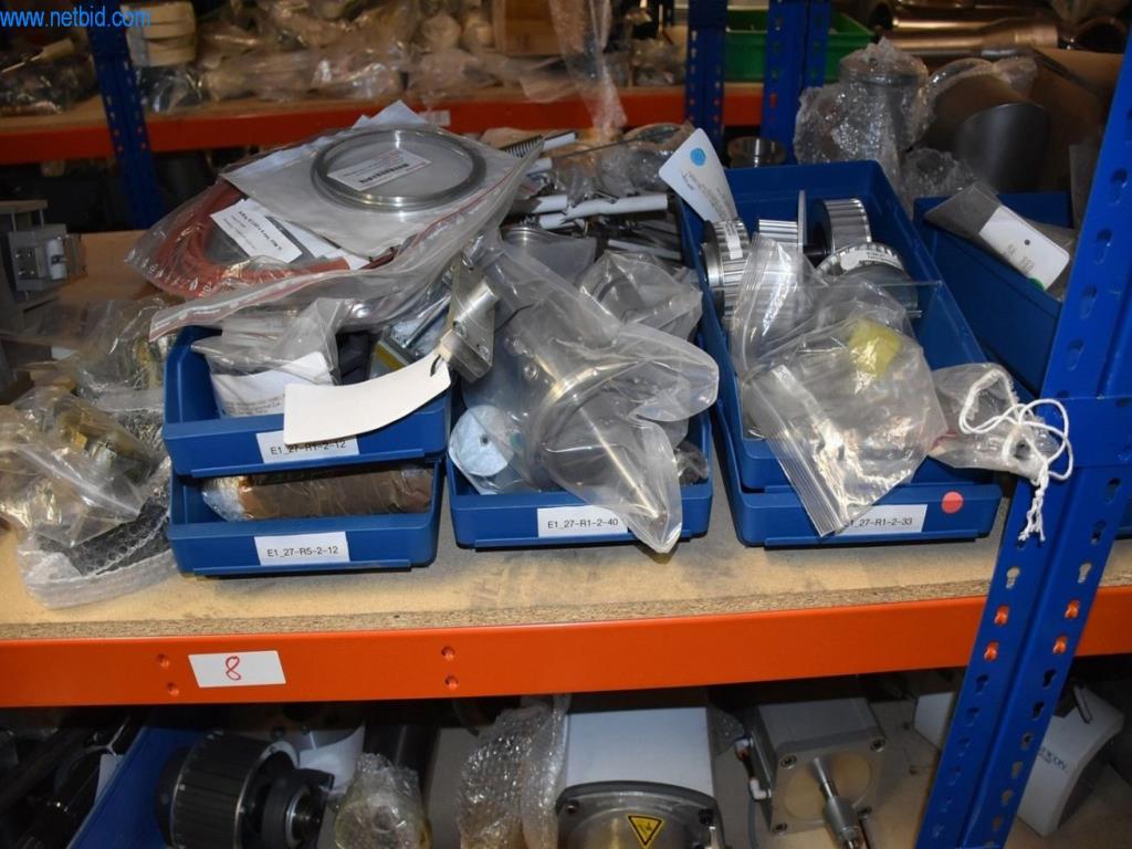 Obsežne zaloge vakuumskih črpalk, merilnih naprav, rezervnih delov in dodatne opreme-8