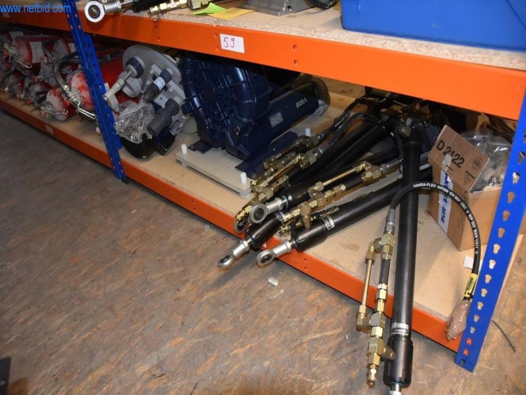 Obsežne zaloge vakuumskih črpalk, merilnih naprav, rezervnih delov in dodatne opreme-12