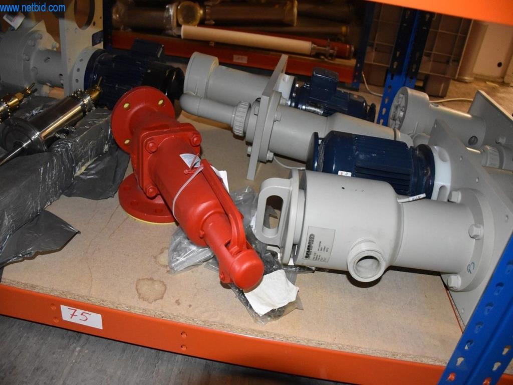 Obsežne zaloge vakuumskih črpalk, merilnih naprav, rezervnih delov in dodatne opreme-15