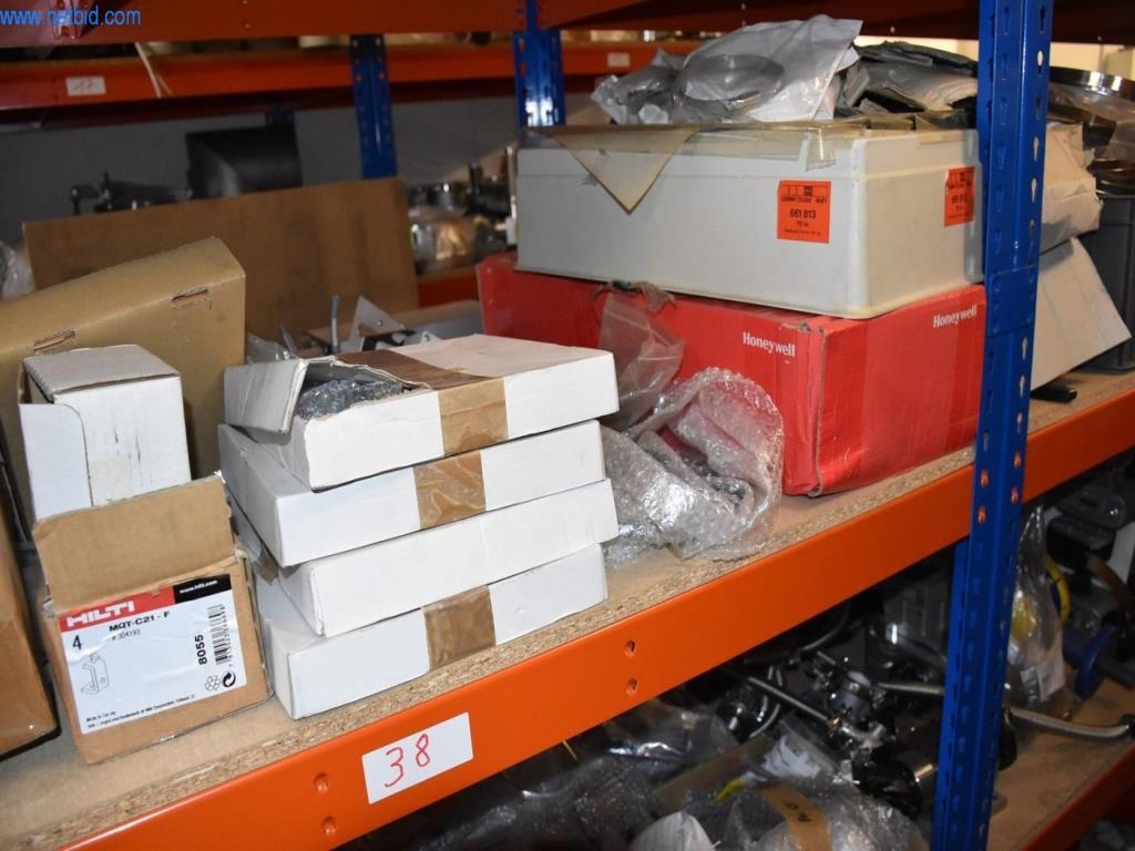 Obsežne zaloge vakuumskih črpalk, merilnih naprav, rezervnih delov in dodatne opreme-18