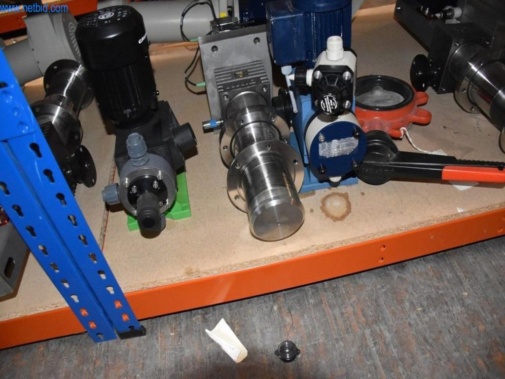 Obsežne zaloge vakuumskih črpalk, merilnih naprav, rezervnih delov in dodatne opreme-20