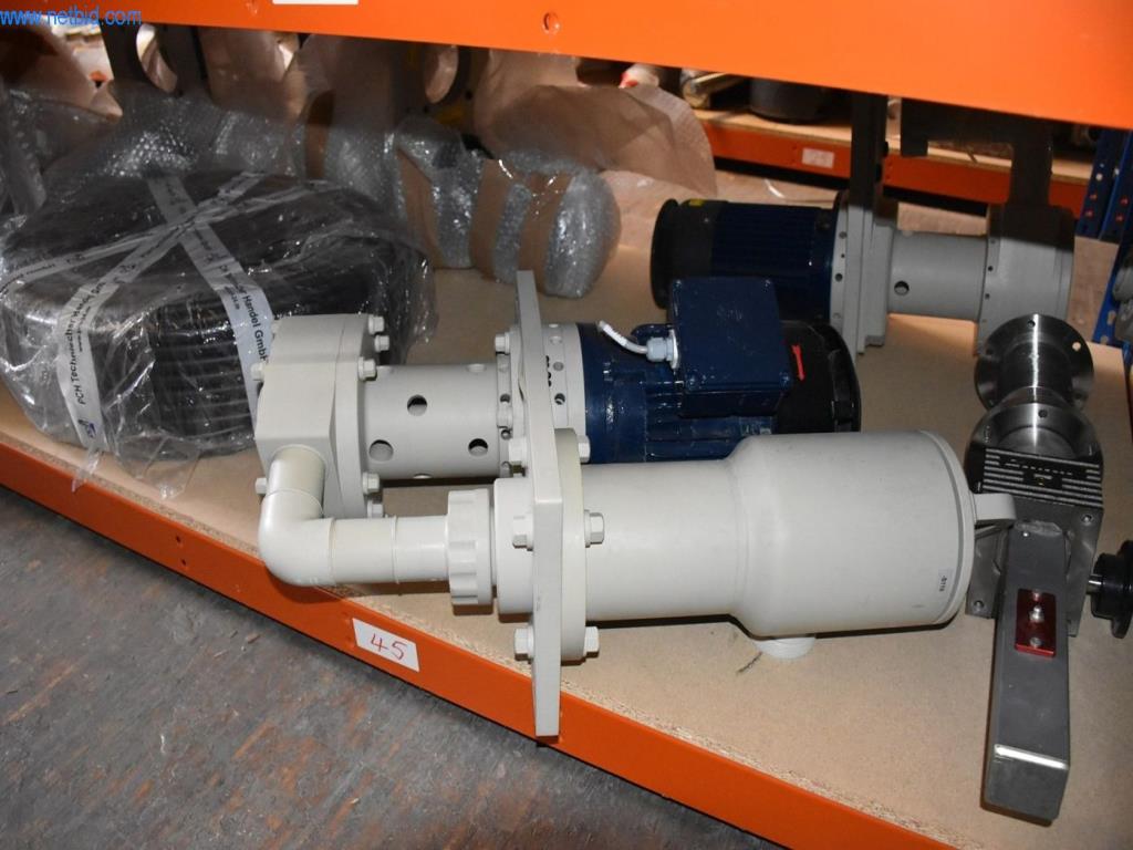 Obsežne zaloge vakuumskih črpalk, merilnih naprav, rezervnih delov in dodatne opreme-22