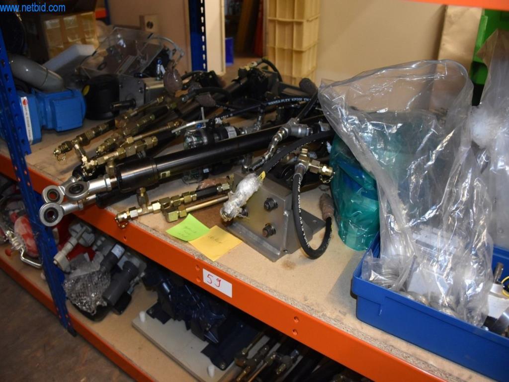 Obsežne zaloge vakuumskih črpalk, merilnih naprav, rezervnih delov in dodatne opreme-23