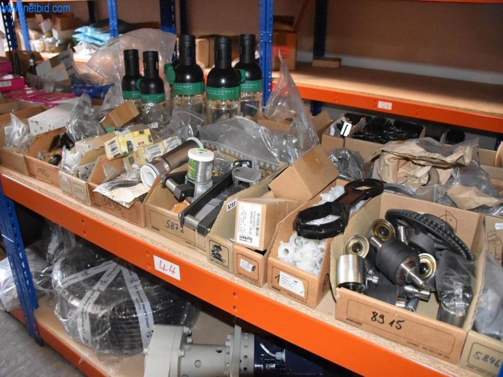 Obsežne zaloge vakuumskih črpalk, merilnih naprav, rezervnih delov in dodatne opreme-24