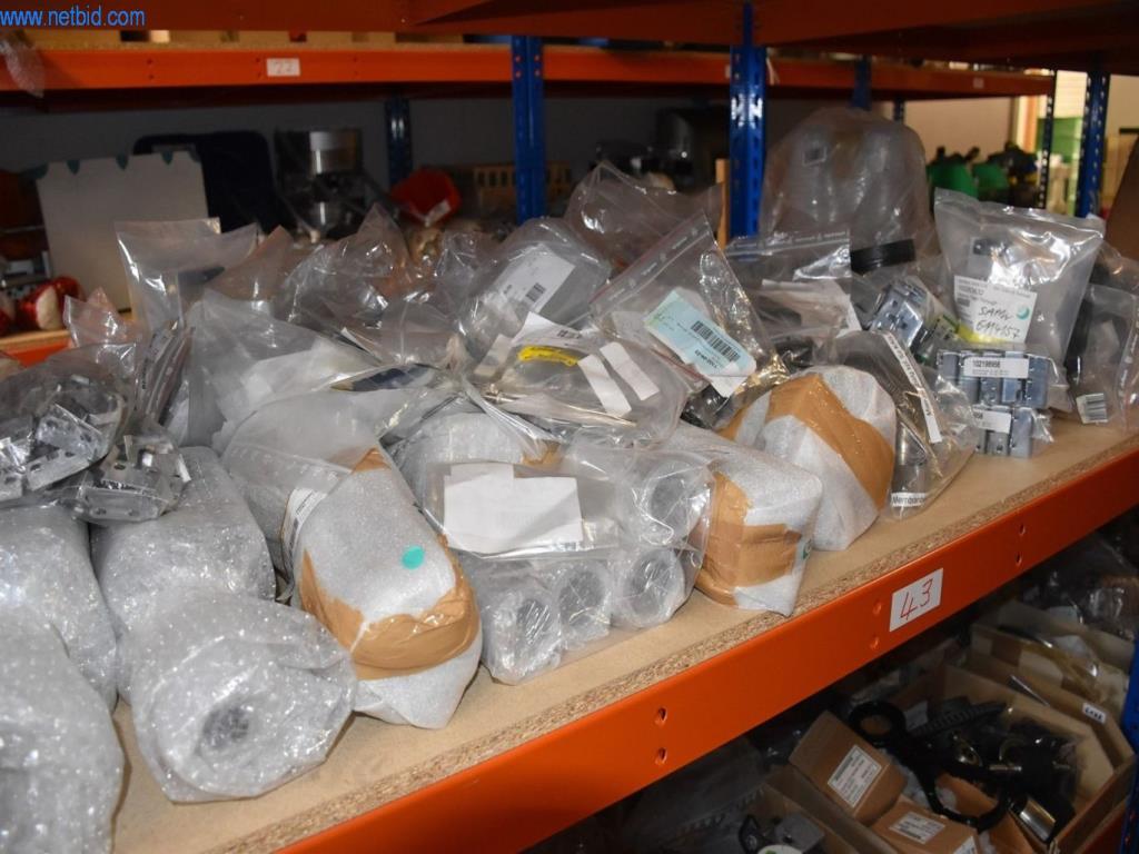 Obsežne zaloge vakuumskih črpalk, merilnih naprav, rezervnih delov in dodatne opreme-25