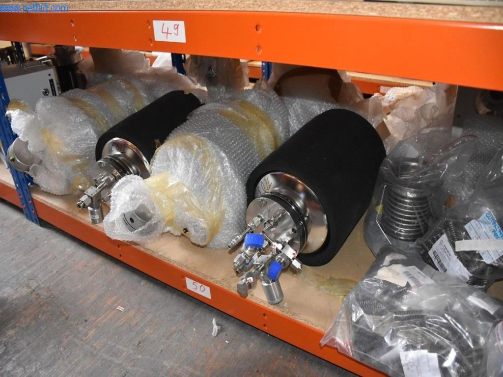 Obsežne zaloge vakuumskih črpalk, merilnih naprav, rezervnih delov in dodatne opreme-28