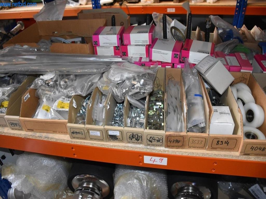 Obsežne zaloge vakuumskih črpalk, merilnih naprav, rezervnih delov in dodatne opreme-29