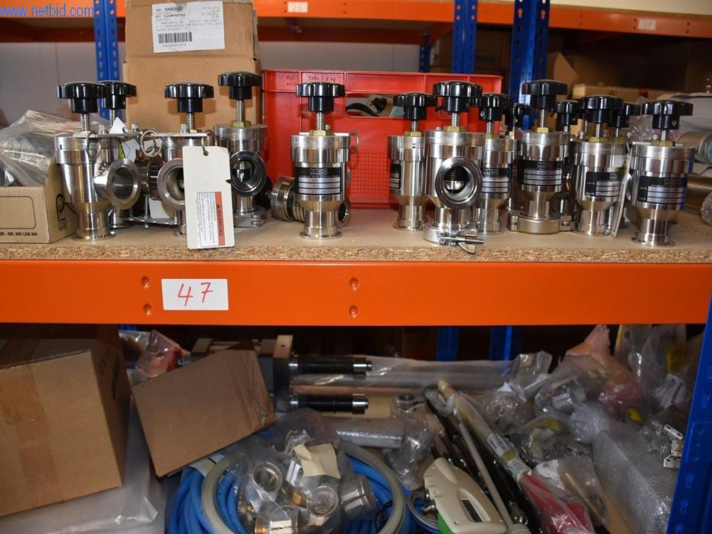 Obsežne zaloge vakuumskih črpalk, merilnih naprav, rezervnih delov in dodatne opreme-31