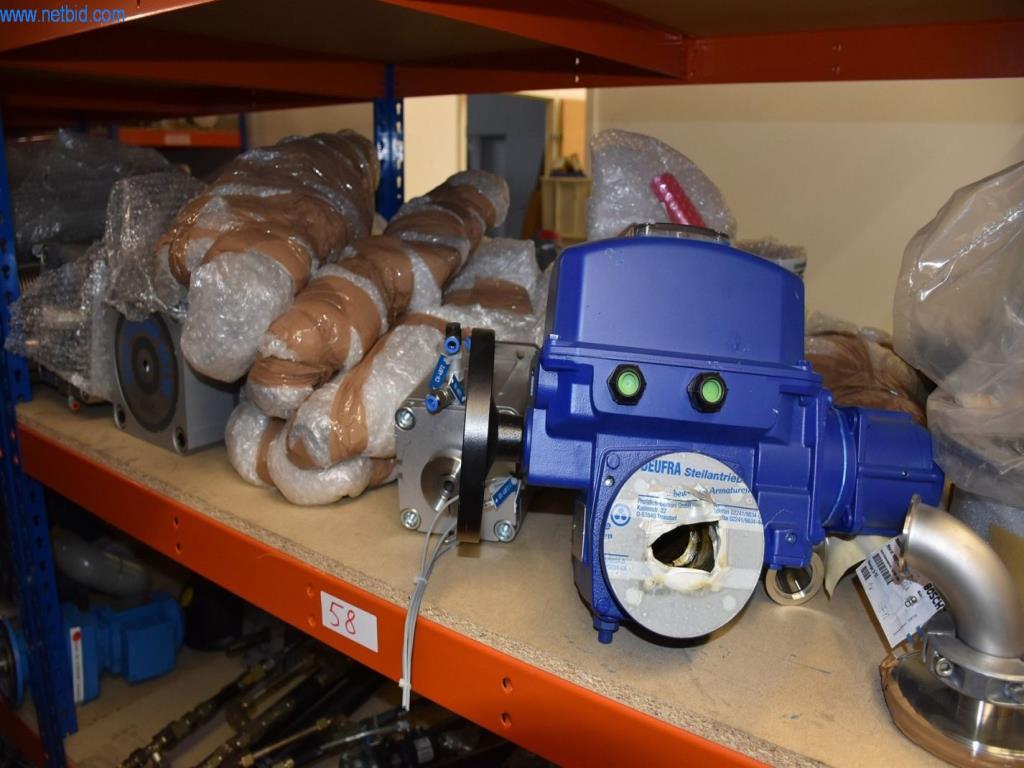 Obsežne zaloge vakuumskih črpalk, merilnih naprav, rezervnih delov in dodatne opreme-34