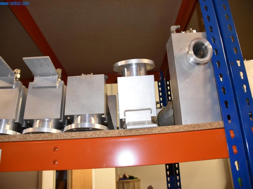 Obsežne zaloge vakuumskih črpalk, merilnih naprav, rezervnih delov in dodatne opreme-3