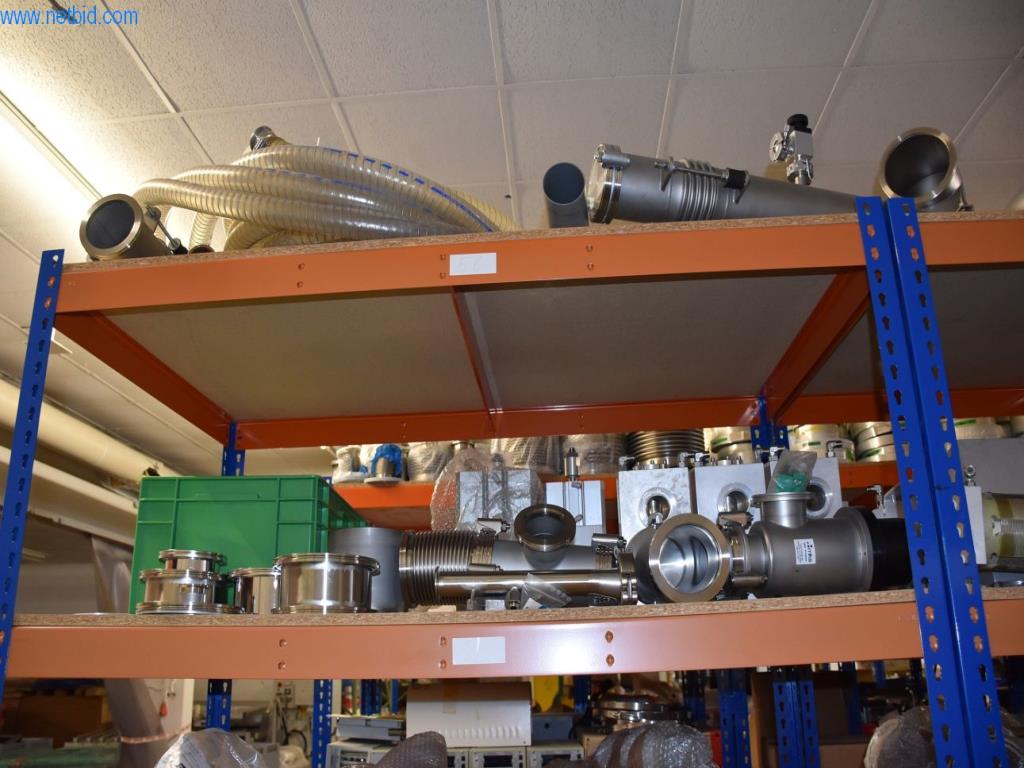 Obsežne zaloge vakuumskih črpalk, merilnih naprav, rezervnih delov in dodatne opreme-41