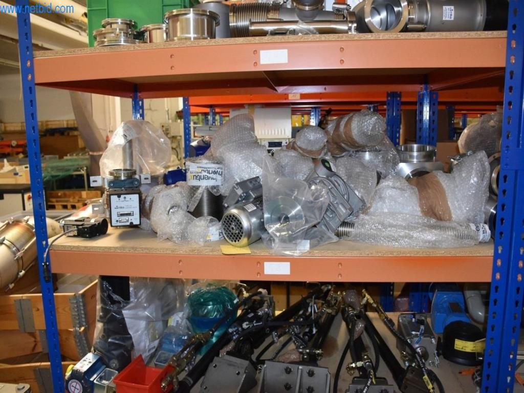 Obsežne zaloge vakuumskih črpalk, merilnih naprav, rezervnih delov in dodatne opreme-42