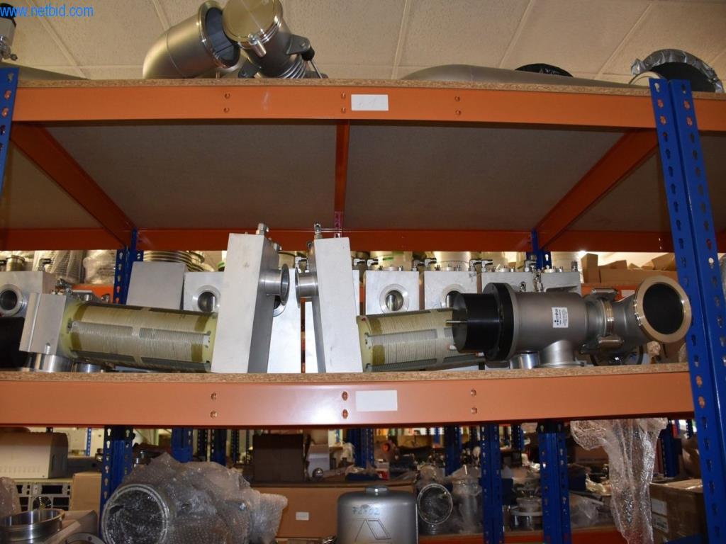 Obsežne zaloge vakuumskih črpalk, merilnih naprav, rezervnih delov in dodatne opreme-46