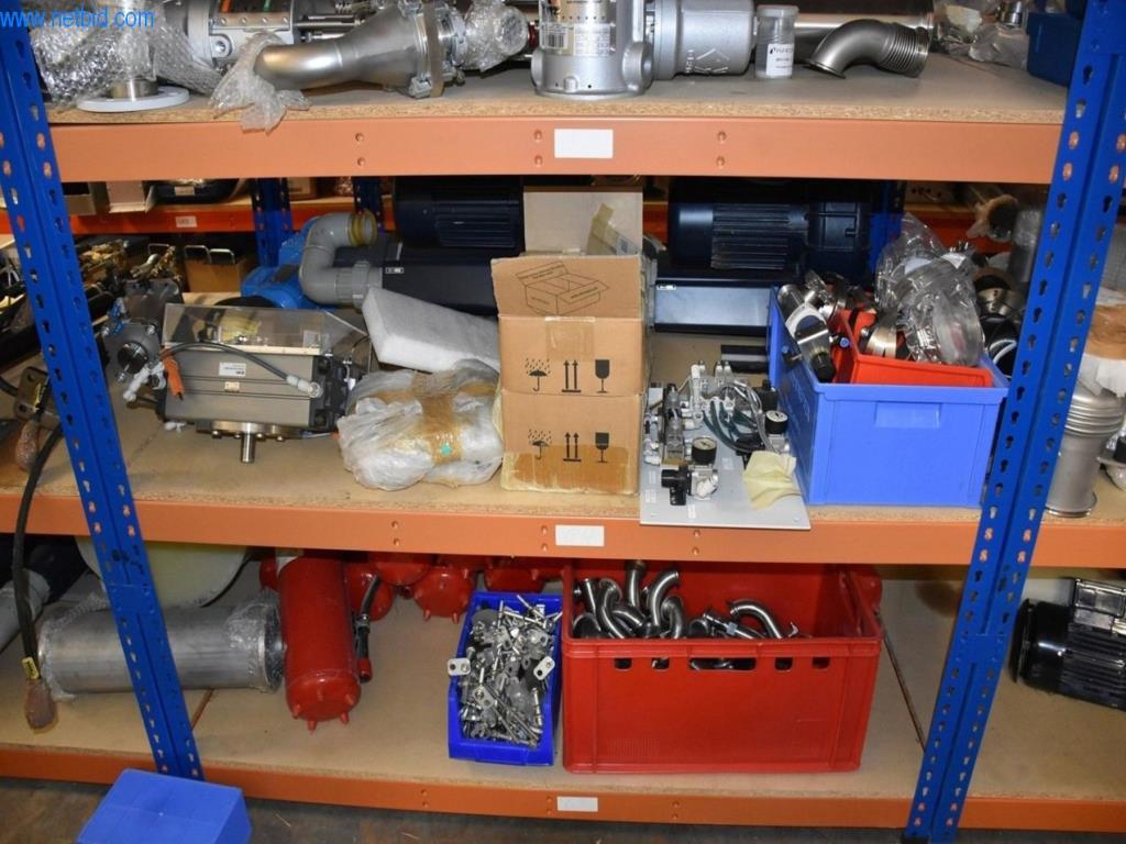 Obsežne zaloge vakuumskih črpalk, merilnih naprav, rezervnih delov in dodatne opreme-48