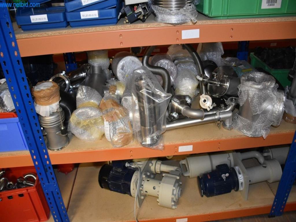 Obsežne zaloge vakuumskih črpalk, merilnih naprav, rezervnih delov in dodatne opreme-52