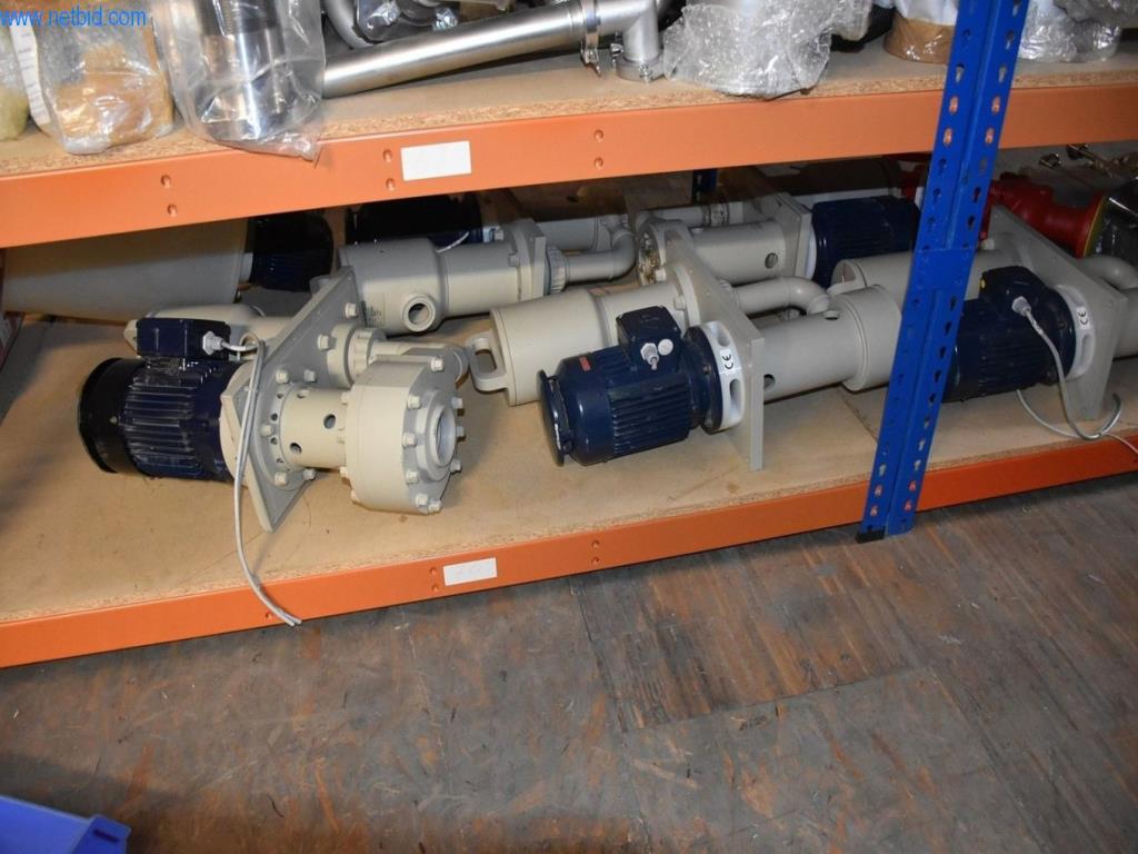 Obsežne zaloge vakuumskih črpalk, merilnih naprav, rezervnih delov in dodatne opreme-53