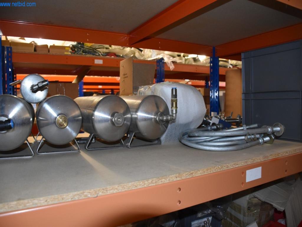 Obsežne zaloge vakuumskih črpalk, merilnih naprav, rezervnih delov in dodatne opreme-54