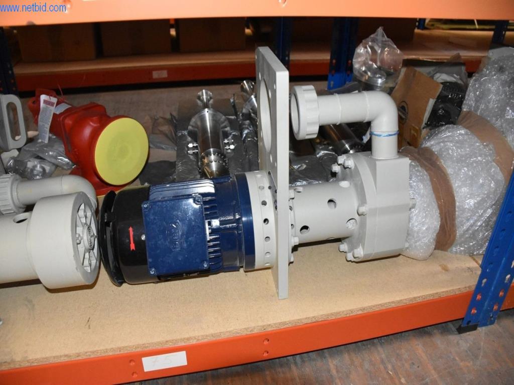 Obsežne zaloge vakuumskih črpalk, merilnih naprav, rezervnih delov in dodatne opreme-60