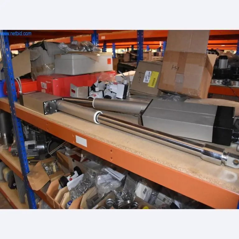 Extensos stocks de bombas de vácuo, dispositivos de medição, peças sobressalentes e acessórios-61