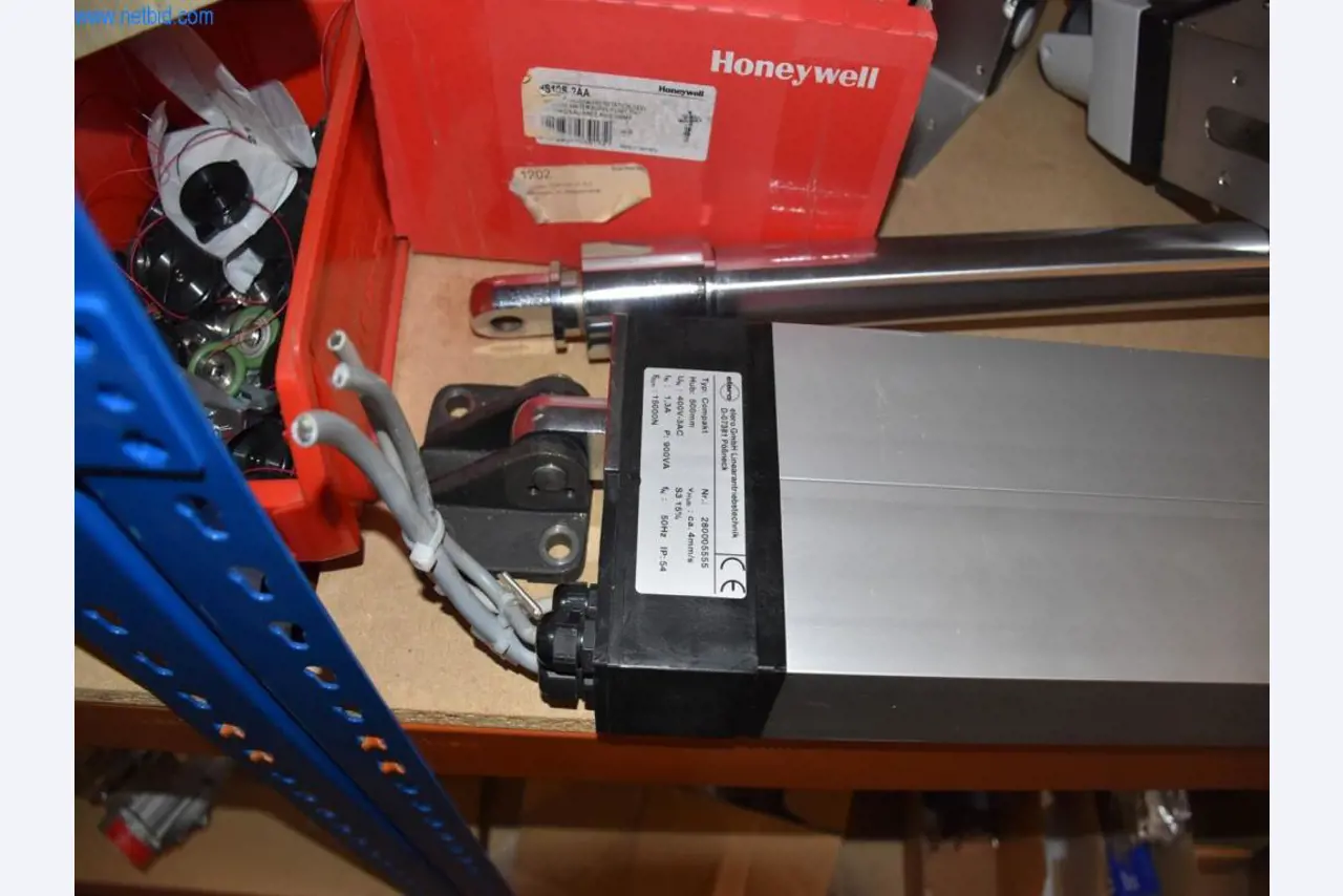 Extensos stocks de bombas de vácuo, dispositivos de medição, peças sobressalentes e acessórios-62