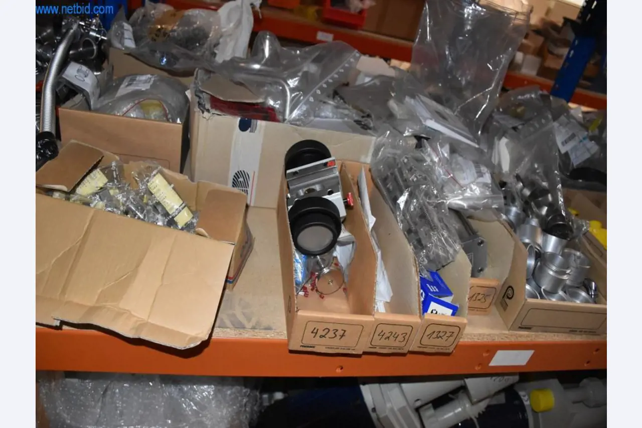 Extensos stocks de bombas de vácuo, dispositivos de medição, peças sobressalentes e acessórios-64