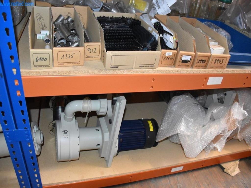 Obsežne zaloge vakuumskih črpalk, merilnih naprav, rezervnih delov in dodatne opreme-68