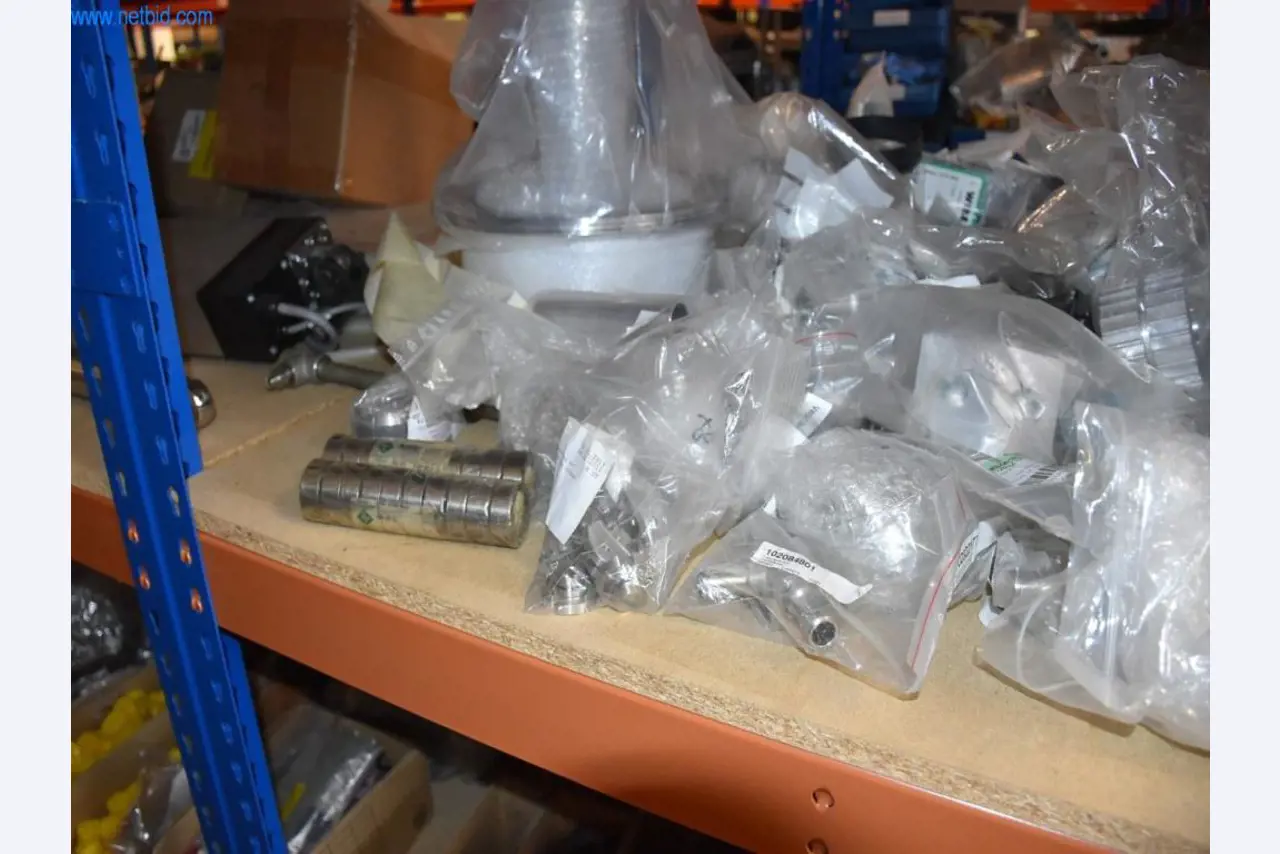 Extensos stocks de bombas de vácuo, dispositivos de medição, peças sobressalentes e acessórios-71