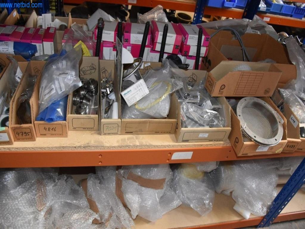 Obsežne zaloge vakuumskih črpalk, merilnih naprav, rezervnih delov in dodatne opreme-72