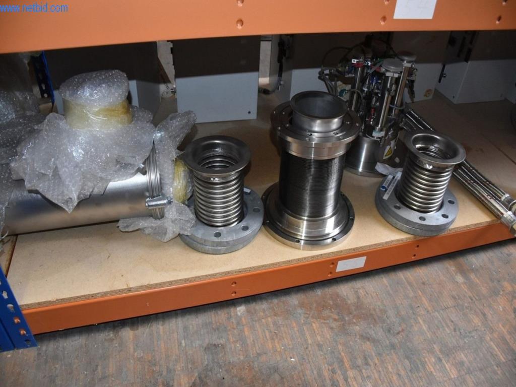 Obsežne zaloge vakuumskih črpalk, merilnih naprav, rezervnih delov in dodatne opreme-74